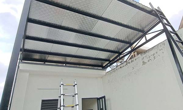 thi công chiều cao mái tôn sân thượng