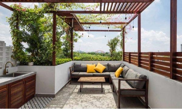 thợ chống nóng sân thượng