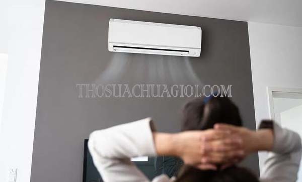 Dùng Máy Lạnh Có Khô Da Không? Nguyên Nhân & Khắc Phục
