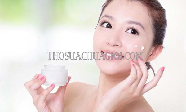 tìm hiểu dùng máy lạnh có khô da không