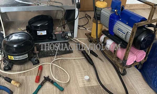 có cần thay gas cho tủ lạnh không
