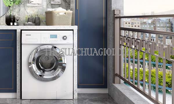 có nên đặt máy giặt ở ban công có mái che vì sao
