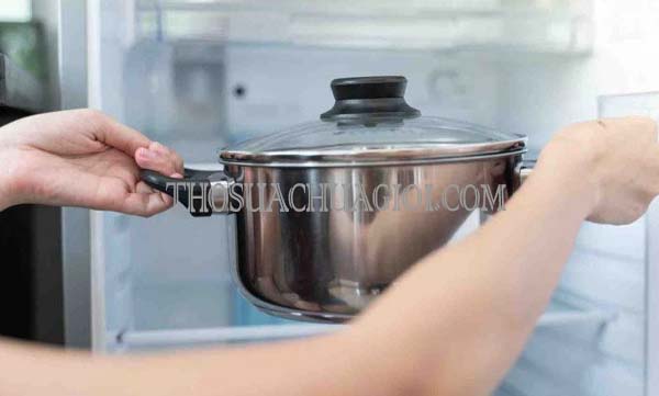 có nên để đồ ăn nóng vào tủ lạnh vì sao