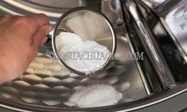 có nên dùng giấm và baking soda vệ sinh máy giặt tại sao