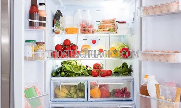 có nên lót giấy báo vào tủ lạnh tại sao