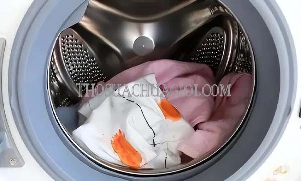 sử dụng máy giặt bẩn có ảnh hưởng đến quần áo không