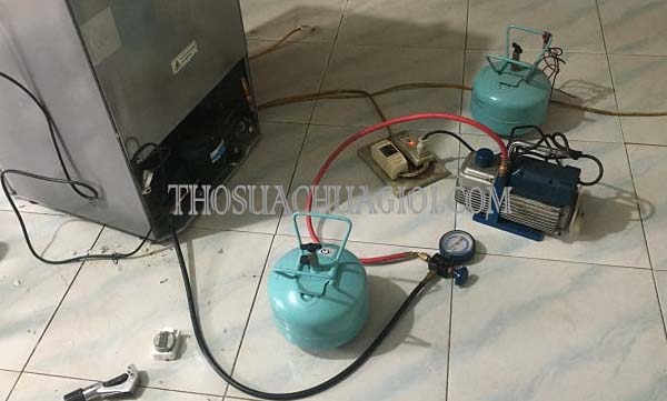 Nạp Gas Tủ Lạnh Giá Bao Nhiêu? Bảng Giá Mới Nhất 2025