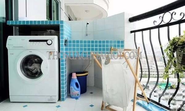 tìm hiểu có nên đặt máy giặt ở ban công có mái che