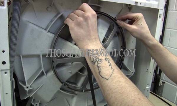 tìm hiểu dấu hiệu dây curoa máy giặt bị đứt