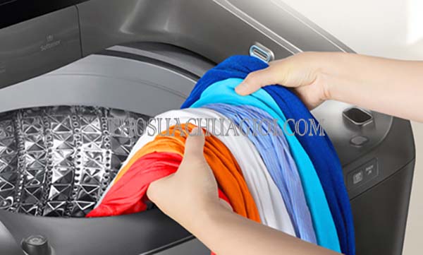 tìm hiểu máy giặt bẩn có ảnh hưởng đến quần áo không