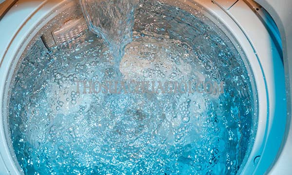 tìm hiểu máy giặt tiêu thụ bao nhiêu nước mỗi lần giặt