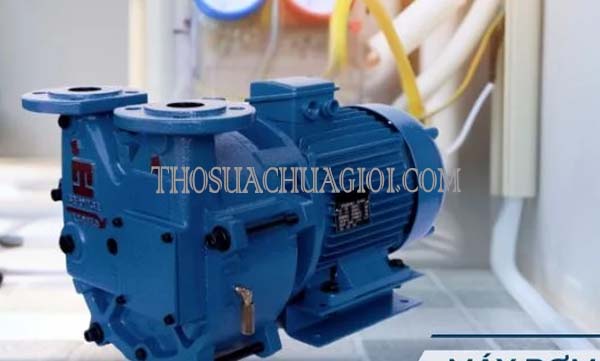 dùng máy bơm có cần thay dầu không