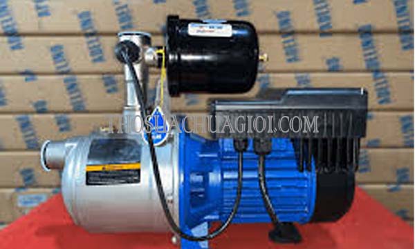 máy bơm bị chảy nước ở đầu bơm