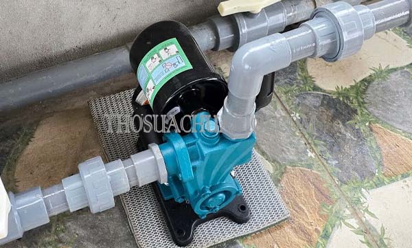 Máy Bơm Bị Chảy Nước Ở Đầu Bơm: Nguyên Nhân và Khắc Phục