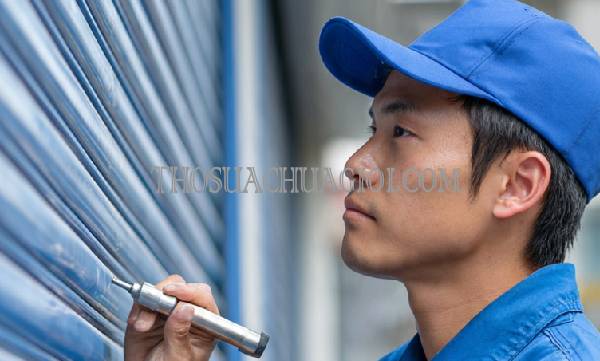 tìm hiểu có nên tắt nguồn cửa cuốn khi đi vắng