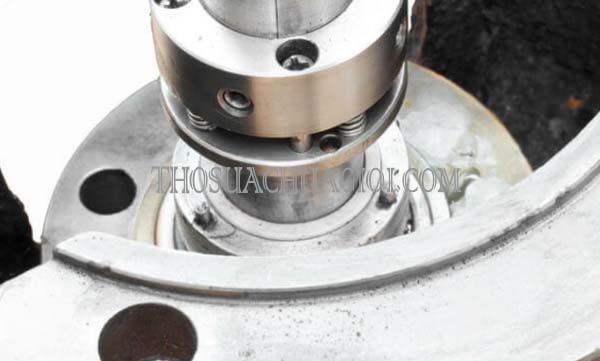 tìm hiểu dấu hiệu máy bơm cần thay phớt