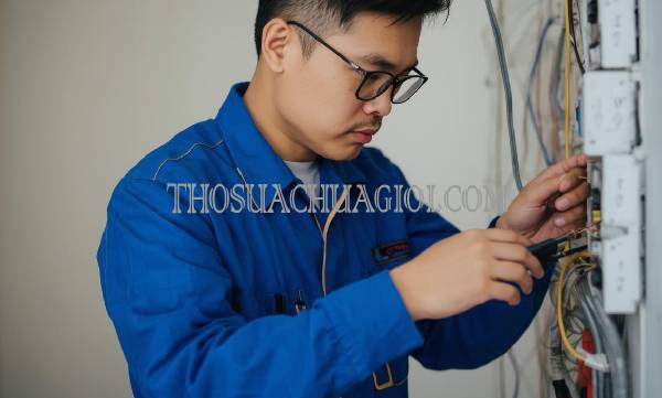 Thợ sửa điện xã Phú Xuân cũ liên hệ 10 phút có