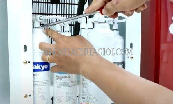 thợ sửa máy lọc nước tại đồng xoài