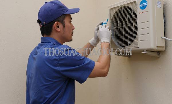 thợ vệ sinh máy lạnh tại ngã bãy