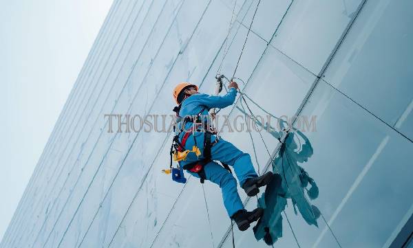 thợ vệ sinh kính tòa nhà phường bình an uy tín