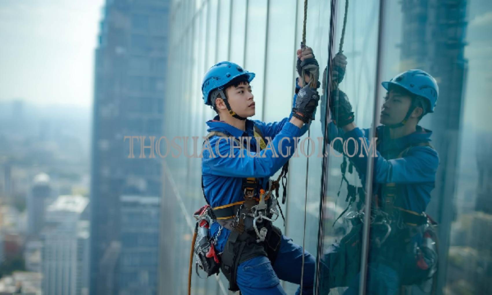 Thợ vệ sinh kính tòa nhà phường Phú Mỹ cũ chất lượng 25 phút có