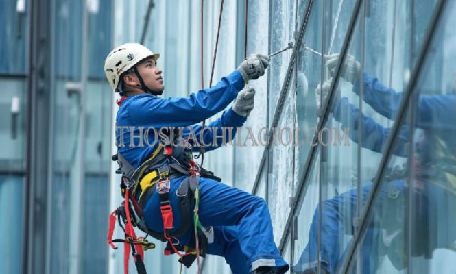 thợ vệ sinh kính tòa nhà phường phú mỹ uy tín