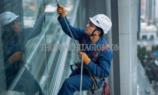 thợ vệ sinh kính tòa nhà phường tân kiểng