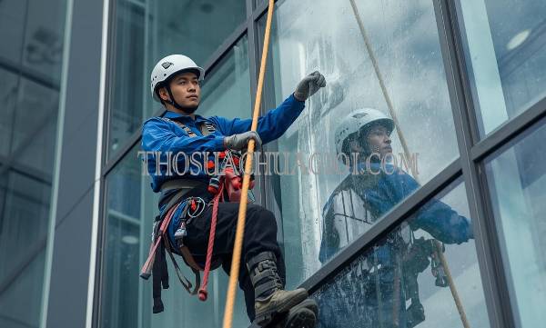 thợ vệ sinh kính tòa nhà phường tân thành uy tín