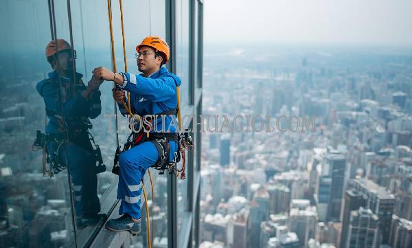 Thợ vệ sinh kính tòa nhà phường Tân Thới Hòa cũ liên hệ 10 phút có