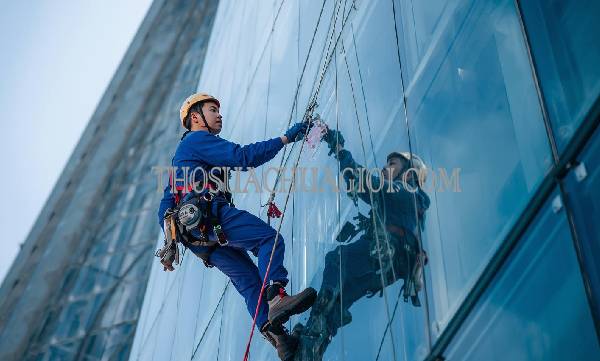 thợ vệ sinh kính tòa nhà phường thạnh mỹ lợi uy tín