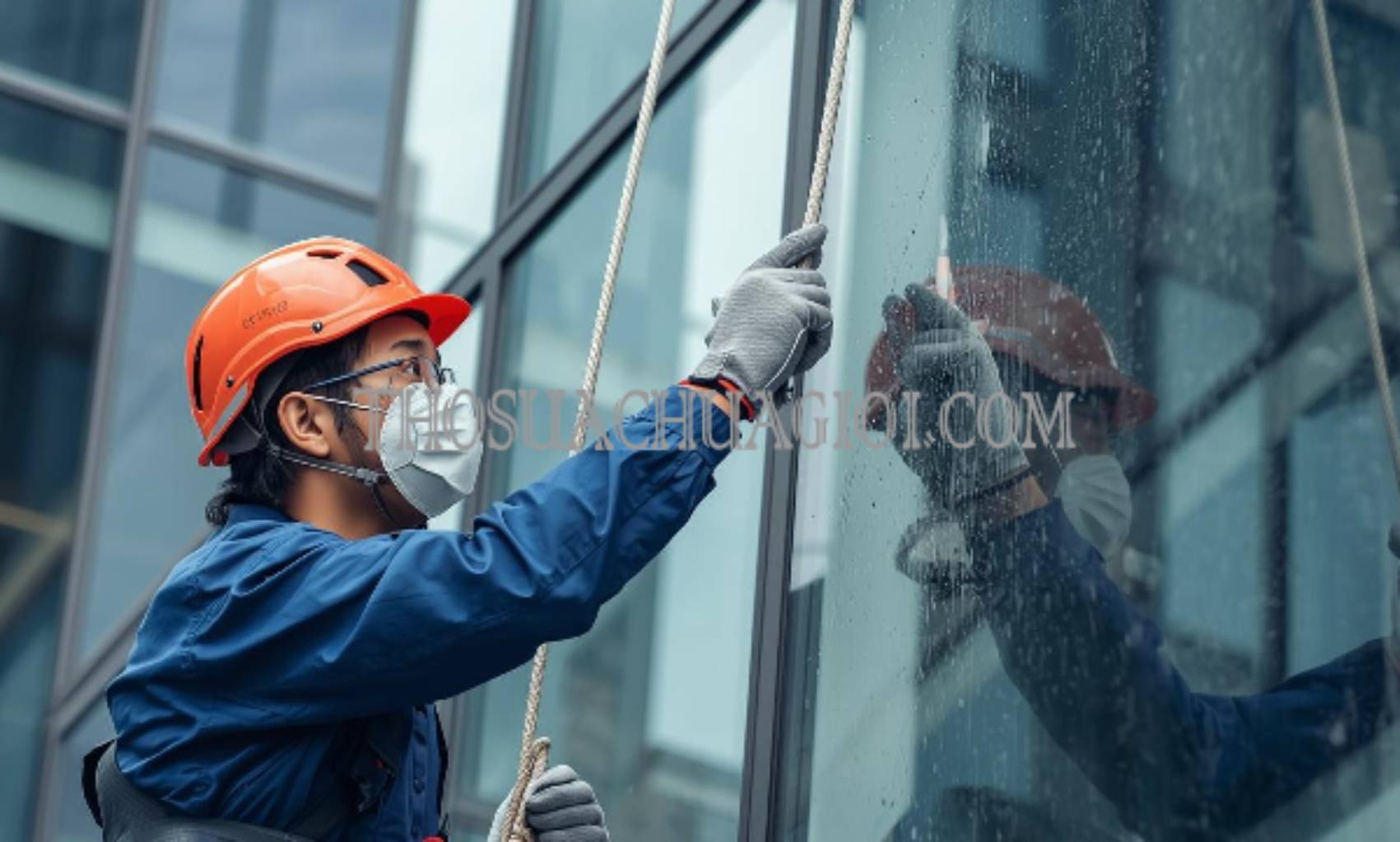Thợ vệ sinh kính tòa nhà phường Thới An cũ liên hệ 10 phút có