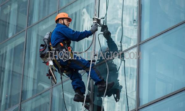 Thợ vệ sinh kính tòa nhà xã Đa Phước cũ giá rẻ 20 phút có mặt