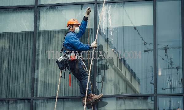 thợ vệ sinh kính tòa nhà xã phước hiệp uy tín