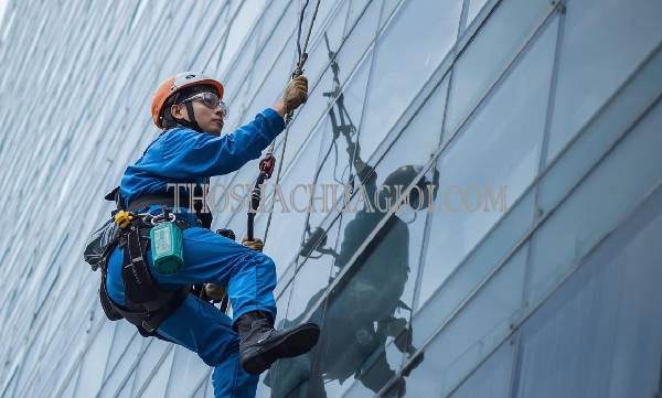 Thợ vệ sinh kính tòa nhà xã Tân Xuân cũ chất lượng 25 phút có