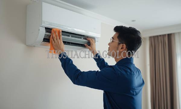 Thợ vệ sinh máy lạnh tại Huế giá rẻ 15 phút đến nơi