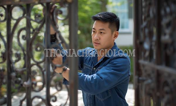 Thợ sửa cửa sắt tại Quận 10 liên hệ 10 phút có