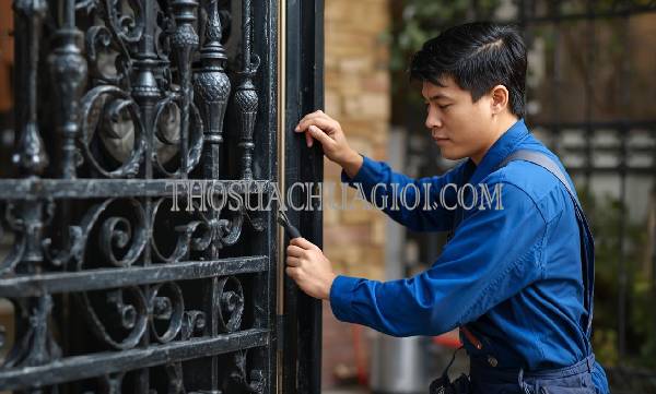 Thợ sửa cửa sắt tại Tân Bình chất lượng 25 phút có