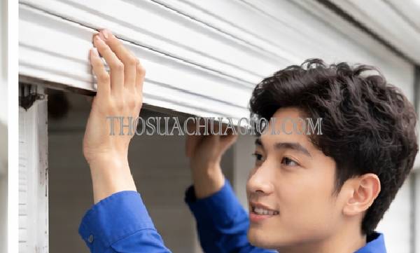 Làm sao để khóa cửa cuốn khi mất điện nhanh nhất