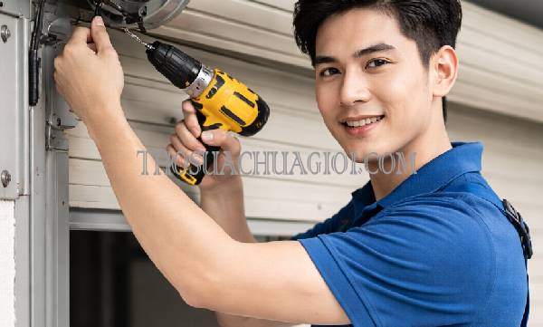 có cần ups cho cửa cuốn không